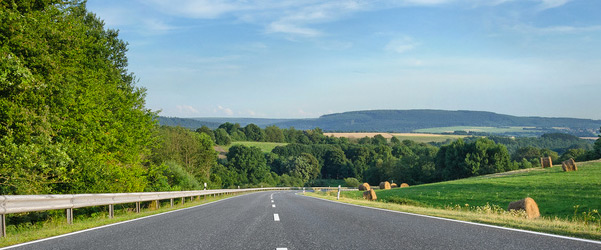 sur la route en voiture