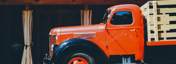 vieux camion rouge